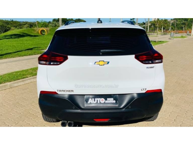 CHEVROLET - TRACKER - 2022/2023 - Branca - R$ 113.888,00