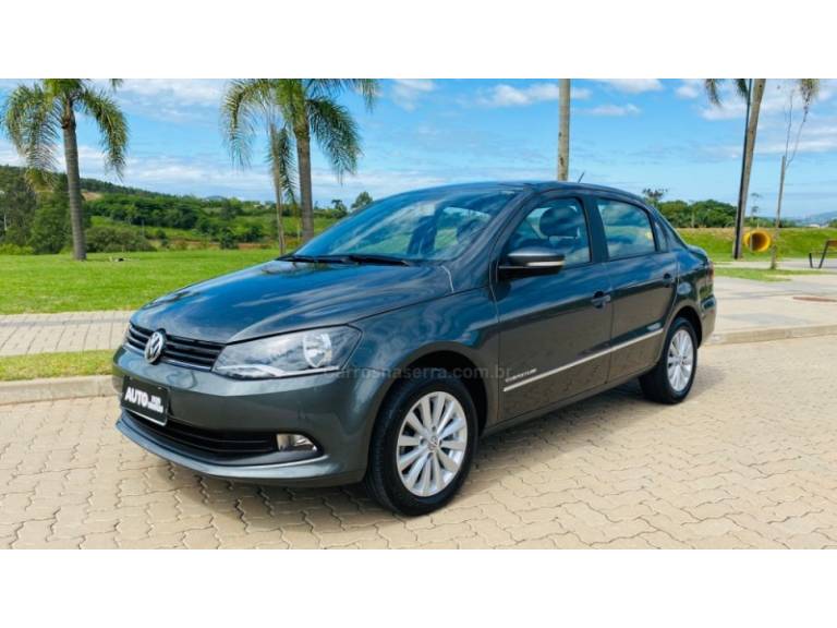 VOLKSWAGEN - VOYAGE - 2015/2016 - Cinza - R$ 47.888,00