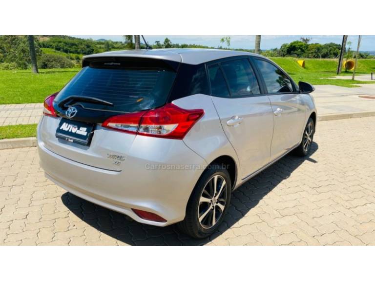 TOYOTA - YARIS - 2020/2020 - Prata - R$ 87.888,00