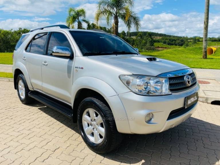 TOYOTA - HILUX SW4 - 2009/2009 - Prata - R$ 124.888,00