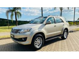 TOYOTA - HILUX SW4 - 2014/2015 - Bege - R$ 119.888,00