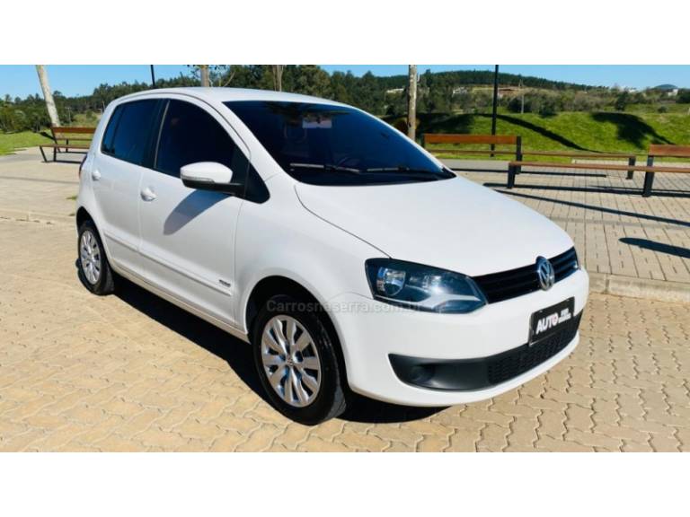 VOLKSWAGEN - FOX - 2013/2013 - Branca - R$ 43.888,00