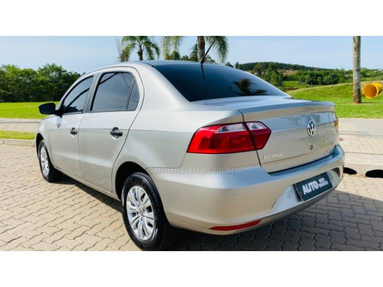 VOLKSWAGEN - VOYAGE - 2016/2017 - Prata - R$ 48.888,00