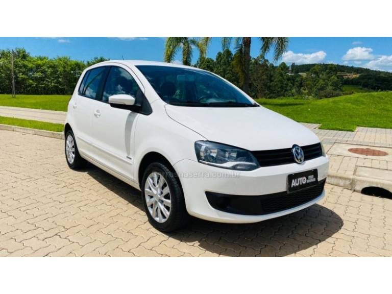 VOLKSWAGEN - FOX - 2013/2014 - Branca - R$ 41.888,00