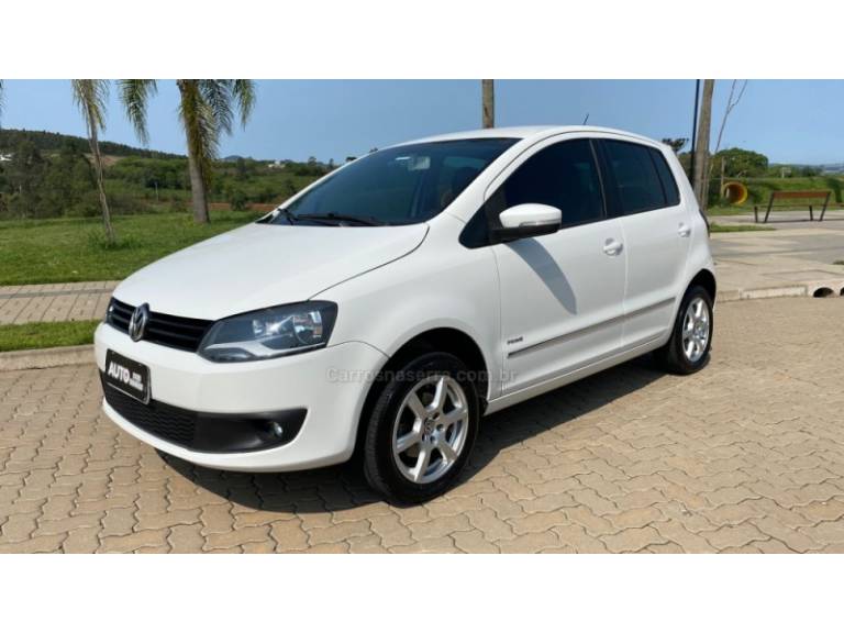 VOLKSWAGEN - FOX - 2013/2013 - Branca - R$ 44.888,00