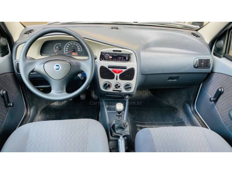 FIAT - PALIO - 2005/2006 - Prata - R$ 19.888,00