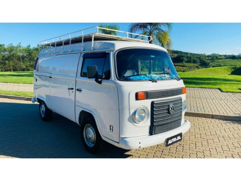 VOLKSWAGEN - KOMBI - 2013/2014 - Branca - R$ 59.888,00