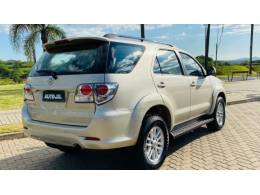 TOYOTA - HILUX SW4 - 2014/2015 - Bege - R$ 119.888,00