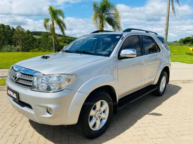 TOYOTA - HILUX SW4 - 2009/2009 - Prata - R$ 124.888,00