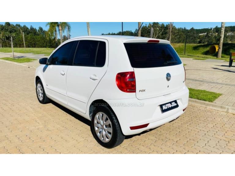 VOLKSWAGEN - FOX - 2013/2013 - Branca - R$ 43.888,00