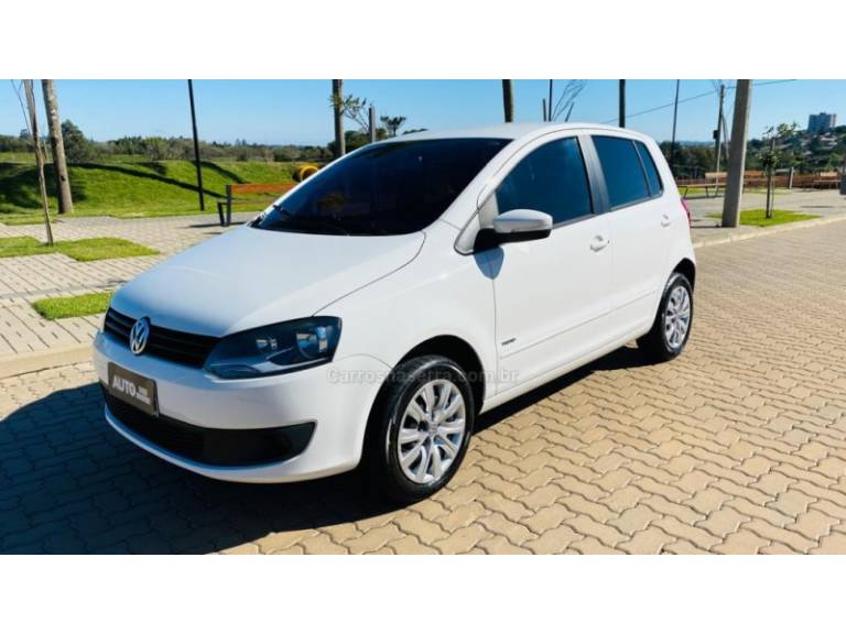 VOLKSWAGEN - FOX - 2013/2013 - Branca - R$ 43.888,00