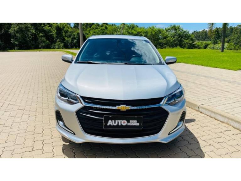 CHEVROLET - ONIX - 2022/2023 - Prata - R$ 92.888,00