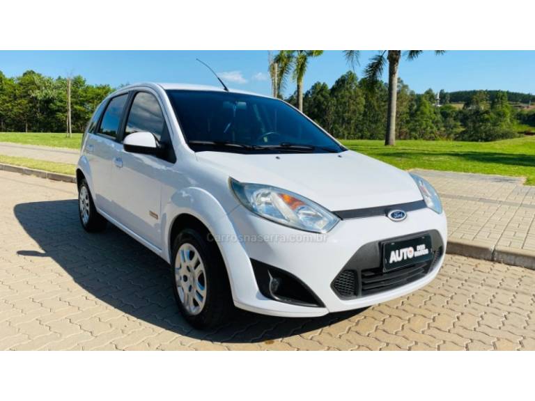 FORD - FIESTA - 2012/2013 - Branca - R$ 35.888,00