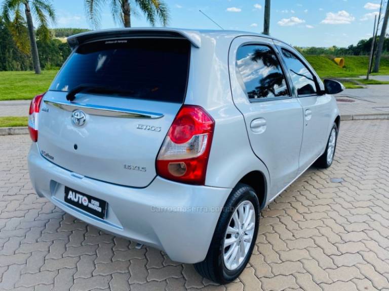 TOYOTA - ETIOS - 2016/2016 - Prata - R$ 48.888,00