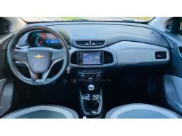 CHEVROLET - ONIX - 2015/2016 - Vermelha - R$ 49.888,00