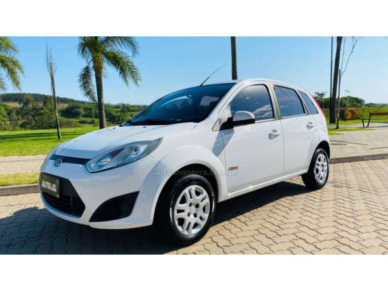 FORD - FIESTA - 2012/2013 - Branca - R$ 35.888,00