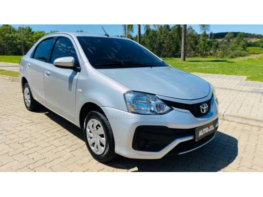 TOYOTA - ETIOS - 2017/2018 - Prata - R$ 65.888,00