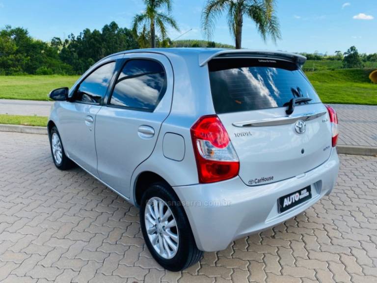 TOYOTA - ETIOS - 2016/2016 - Prata - R$ 48.888,00