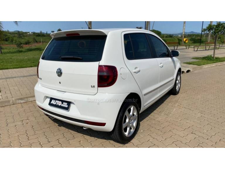 VOLKSWAGEN - FOX - 2013/2013 - Branca - R$ 44.888,00