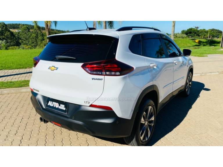 CHEVROLET - TRACKER - 2022/2023 - Branca - R$ 113.888,00