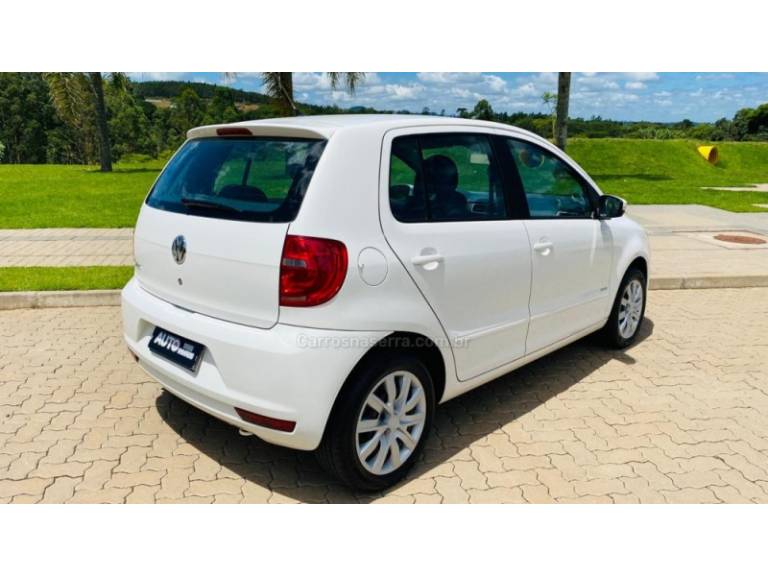 VOLKSWAGEN - FOX - 2013/2014 - Branca - R$ 41.888,00