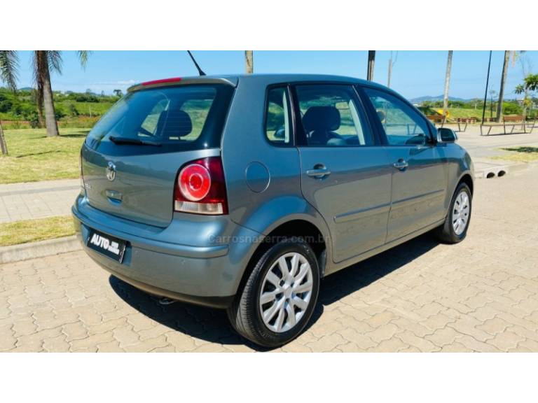 VOLKSWAGEN - POLO - 2010/2011 - Cinza - R$ 38.888,00