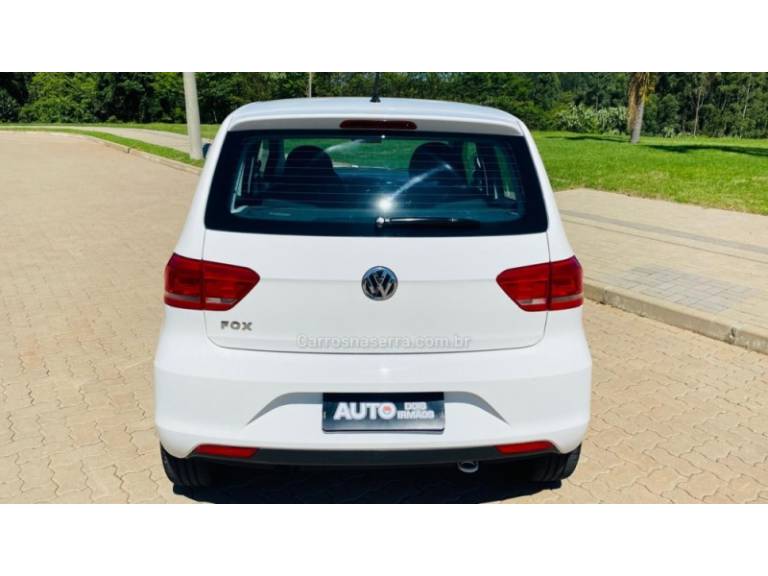 VOLKSWAGEN - FOX - 2015/2015 - Branca - R$ 46.888,00