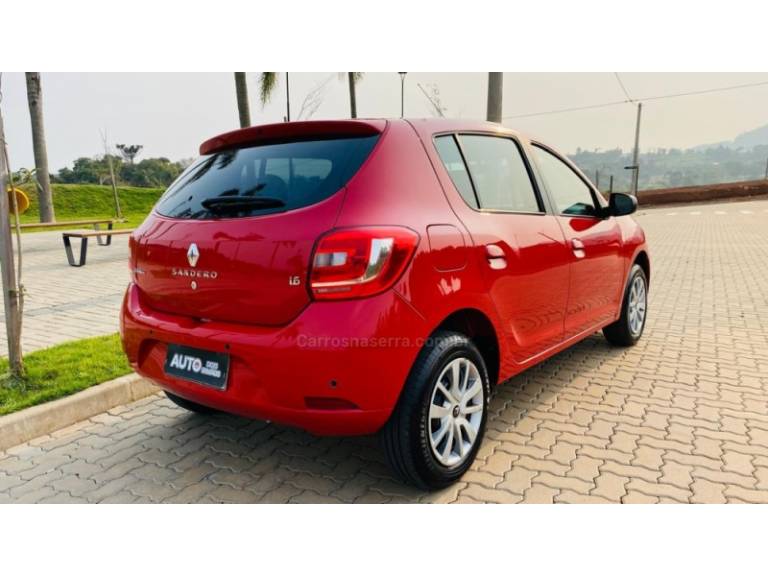 RENAULT - SANDERO - 2017/2018 - Vermelha - R$ 46.888,00