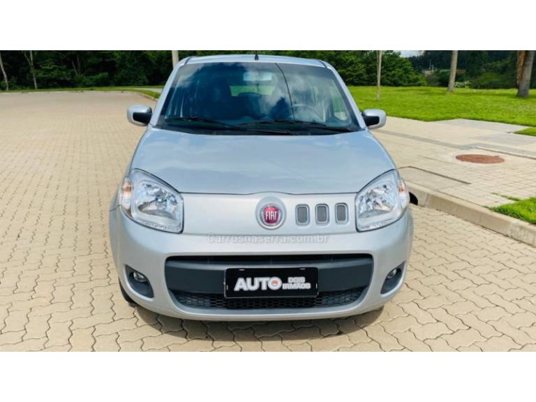 FIAT - UNO - 2011/2012 - Prata - R$ 31.888,00