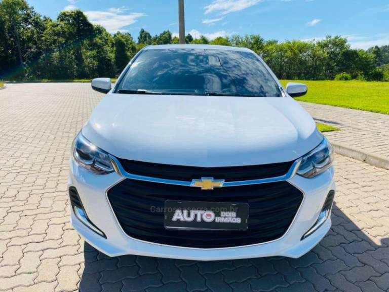 CHEVROLET - ONIX - 2020/2021 - Branca - R$ 85.888,00