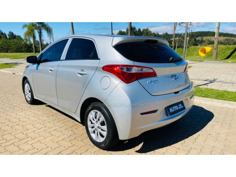 HYUNDAI - HB20 - 2012/2013 - Prata - R$ 44.888,00