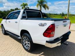 TOYOTA - HILUX - 2019/2020 - Branca - R$ 216.888,00