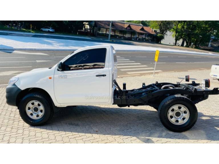 TOYOTA - HILUX - 2015/2015 - Branca - R$ 119.888,00