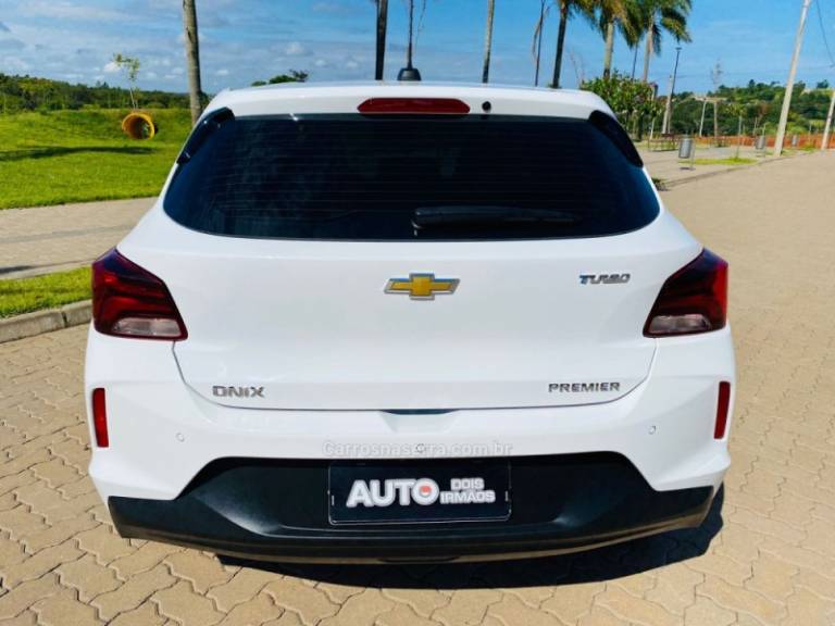 CHEVROLET - ONIX - 2020/2021 - Branca - R$ 85.888,00