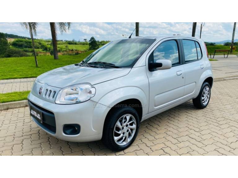 FIAT - UNO - 2011/2012 - Prata - R$ 31.888,00