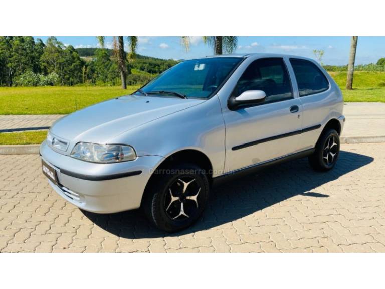 FIAT - PALIO - 2005/2006 - Prata - R$ 19.888,00