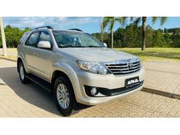 TOYOTA - HILUX SW4 - 2014/2015 - Bege - R$ 119.888,00