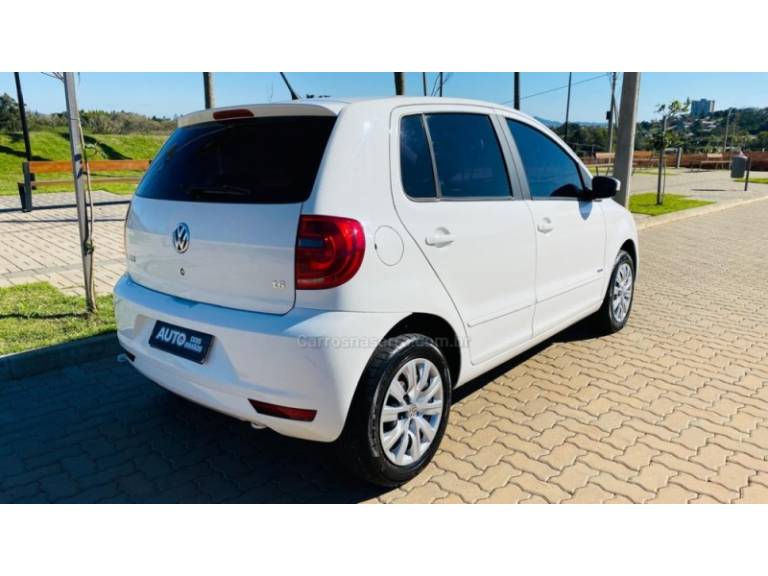 VOLKSWAGEN - FOX - 2013/2013 - Branca - R$ 43.888,00